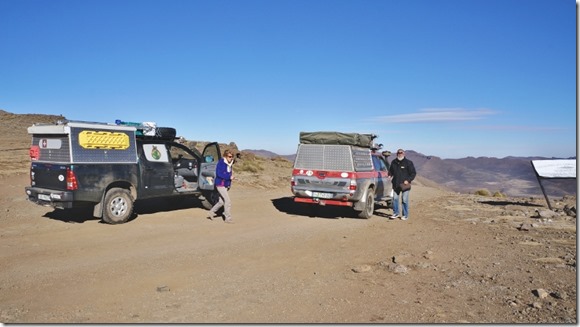 1376 Rauchpause und Aussicht bewundern in frostiger H&ouml;he (800x450)