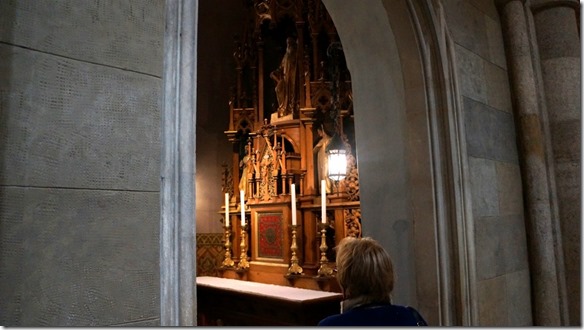 1030 eine Seitenkapelle (1024x575)