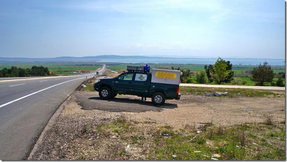 1098 ein Stopp vor den Dardanellen, im Hintergrund sieht man das Meer mit der Dardanellen-Landzunge um die schon mancher Krieg ausgetragen wurde (1024x575)