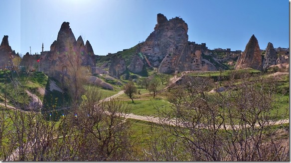 1193 aus dem relativ weichen Gestein gehauene Wohnbeausungen (1024x571)