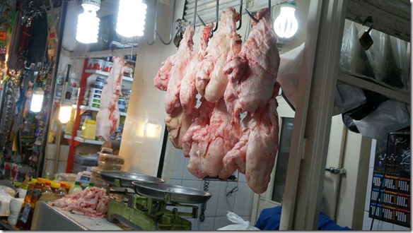 1290 Fleisch gibt es auch = hier hängen Schaffsmägen als Fettspender (1024x575)