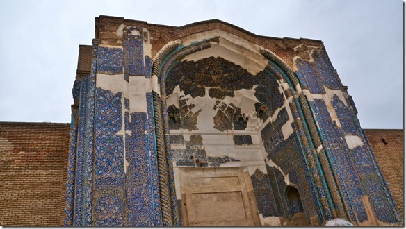 1304 nach dem Erdbeben 1789 ist nur wenig ganz geblieben = ein wichtiger Teil - dieser Torbogen (1024x575)