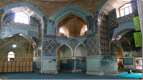 1305 der Innenraum; die ganze Mosche wird seit 1973 aus den Resten wieder aufgebaut (1024x575)