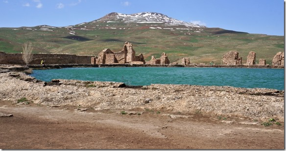 1311 alles ist auf über 2000 Meter. Das mineralhaltige Wasser ist Sommer und Winter 21°C (1024x537)