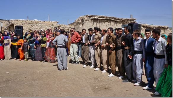 1334 es waren Kurden die hier mich zum Tanz mitgenommen haben (1024x575)