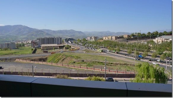 1350 Frühmorgens in die Weite schauen vom Balkon des Hotels Shadi in Sanandaj = endlich ohne Orkanböen (1024x575)