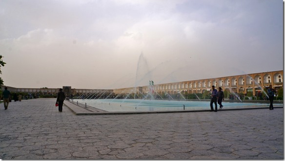 1455 Zentralbrunnen auf Meydan e Imam (1024x575)