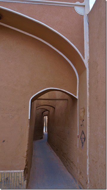 1612 Renovierte Gasse in der Altstadt  (575x1024)