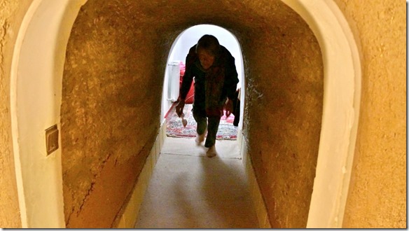 1652 der sehr enge Durchgang zu unserem Schlafgemach (1024x575)