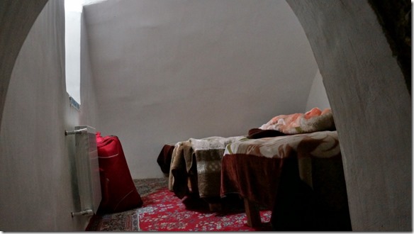 1654 Blick in der Schlafraum mit 3 Betten (1024x575)