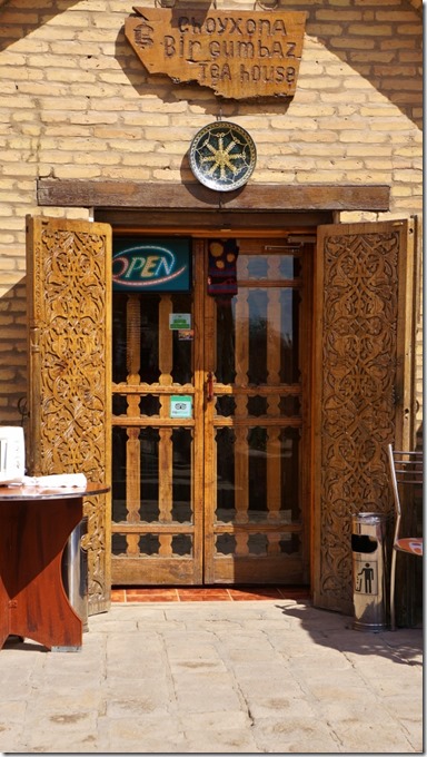 1809 Eingang zum Caf&eacute; mit dem guten Espresso  (575x1024)