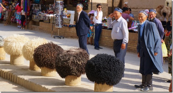 1811 Die drei am&uuml;serien sich  (1024x545)