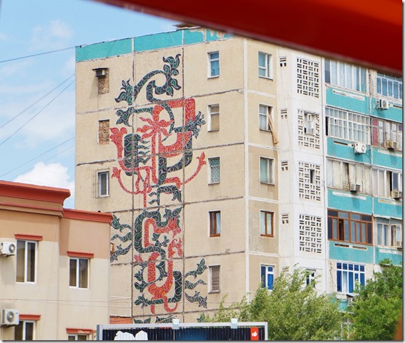 2003 A Verziehrungen an Wohnh&auml;usern der Sovjetzeit (1024x865)