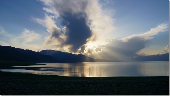 2981 Sonnenuntergang am mit Regenwolken  (1024x575)