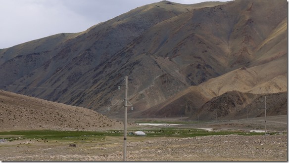 4005 Noch liegen in den Schattentälern die letzten Schneereste (Juni 2015) (1024x575)