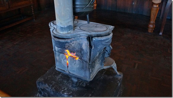 1383 so wird geheizt im Sanipass-Restaurant (zusammengehalten mit Draht)