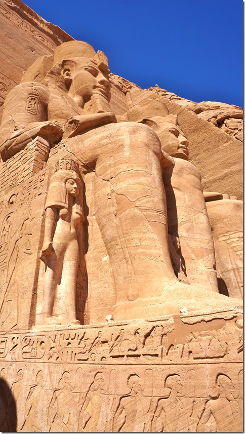 2800 die kleine weibliche Statue ist etwa normale menschliche Grösse