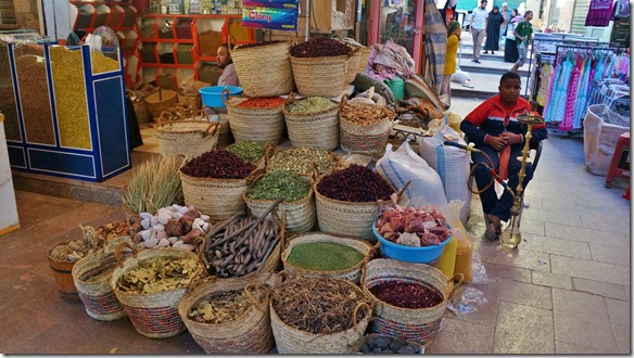 2878 die angebotenen Gewürze und Tees sin eine Augenweide