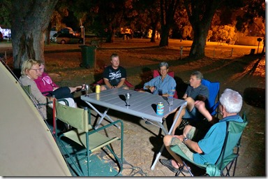 1291 bei der Campingreception hat der weisshaarige Herr unsere AG - Nummer gesehen und sich bei Gaby nach dem Wohnort erkundigt. Es kam heraus, er ist ein Bruder von Koni Albiez und lebt in Kanada