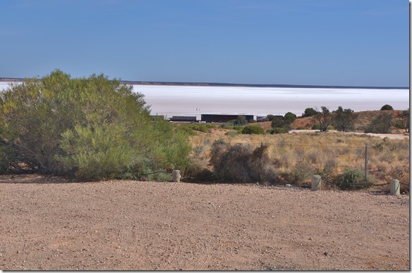 1506 entlich mal ein Zug am fahren = entlang dem Salzsee