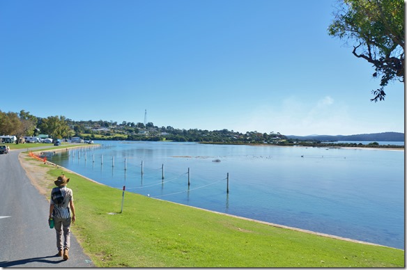 1844 und los geht's f&uuml;r ca. 3 Stunden durch Wald, entlang der Seen und dem Meer
