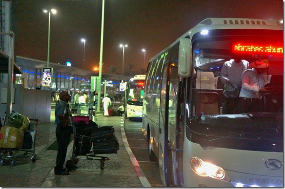 2501 da kein Flug ab Abu Dhabi frei ist muss ich das Taxi nach Dubai nehmen und schauen ob da Platz bei Emirates ist