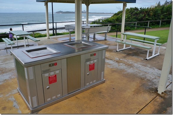 2510 so sehen die &ouml;ffentlichen Grillpl&auml;tze aus = zur freien Verf&uuml;gung und ohne nachtr&auml;gliche grosse Reinigung