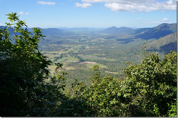 2550 der Park liegt nun wirklich in den Bergen mit steilen H&auml;ngen. Hier kann amn auch morgens nud bends das Schlabeltier sehen (ich hab leider keine erblickt)