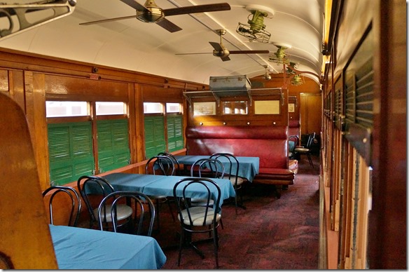 2697 alte Eisenbahnwagons bilden die Gastst&auml;tte