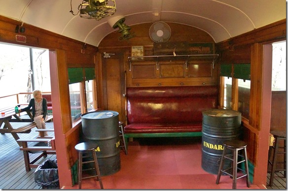 2701 die Sitzgelegenheit in der Bar