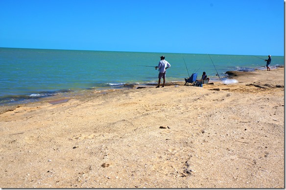 2739 wer Zeit hat und das Zeug dazu ist am Fischen, obwohl hier sich anscheinend Krokodile im Wasser sind