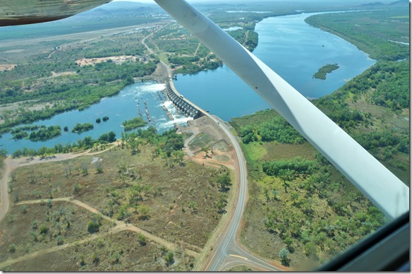 3023 der Staudam mit dem Kraftwerk (der meiste Strom geht in die Diamantenmiene