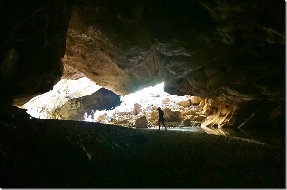 3177 auf ca. halbem Weg durch den Tunnel gibt es eine Öffnung, wo der Tunnel mal eingebrochen ist