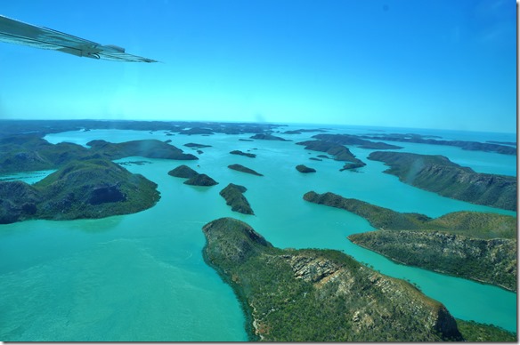 3290 auf dem Rückflug hat das Meer einen Türkisfarbenen Ton an genommen 