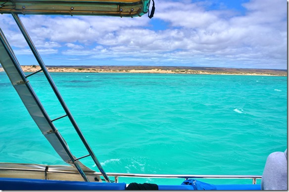 3423 die Fahrt geht über türkisbales Wasser
