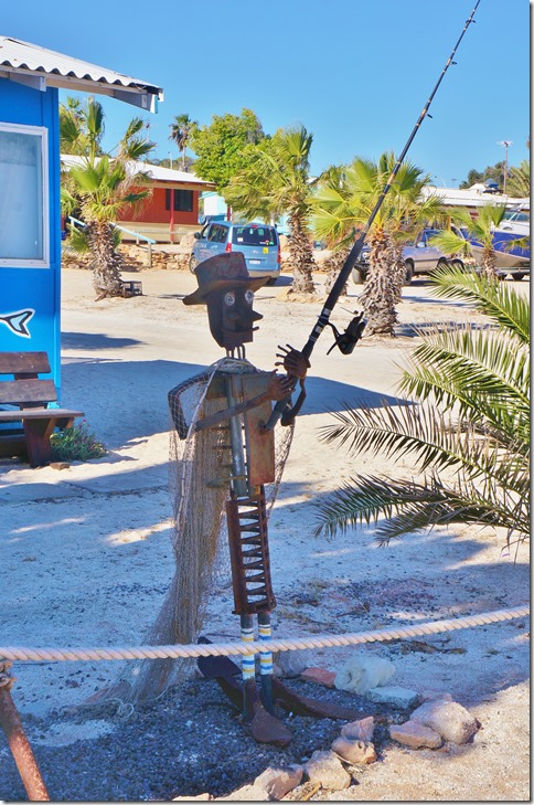 3439 diese Fischermanstatue erinnert mich an diejenige die wir am Lake Baikal (Russland) gesehen haben