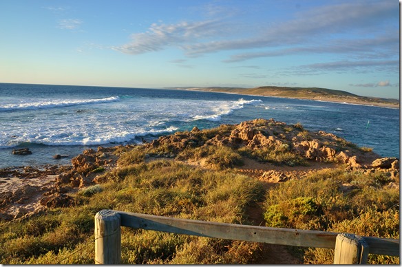 3485 mit den Fischerbooten durch diese Brandung zu fahren braucht schon einiges können