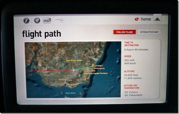 1002 Flugverfolgung auf dem Bildschirm in der Kabine