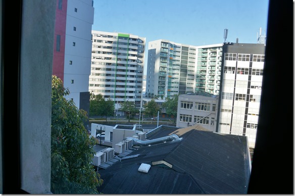 1004 Ausblick aus meinem Zimmer Der Preis war sehr angemessen, darum auch die Aussicht etwas beschränkt