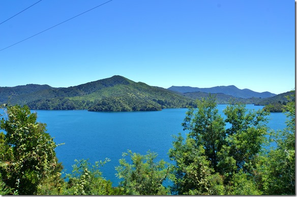 1125 jetzt sind wir wieder mit festem Boden unter den Rädern und fahren auf dem malerisch geführten Charlotte Highway
