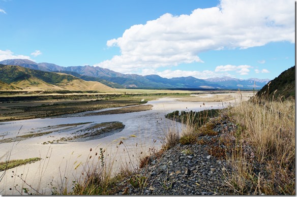 1177 die Flüsse führten sehr viel Wasser nach den starken Regenfällen, aber man sagte uns dass innerhalb kurzer Zeit sich dies wieder beruhigen wird
