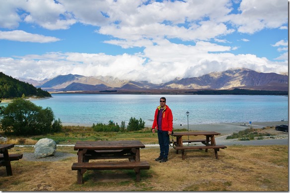 1199 hier sind wir früh genug um einen angemessenen Spaziergang dem See entlang zu machen = das Bad in der nahegelegenen heissen Quelle werden wir auf morgen früh verschieben