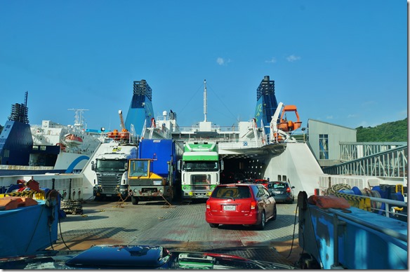 1302 zuerst die LKWs