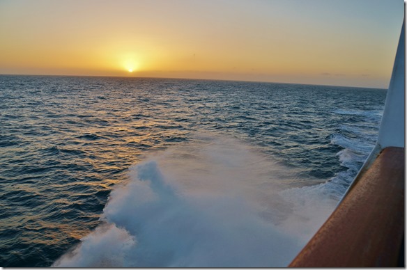 1306 was hier Spritzt ist der normale swell des Meeres hier