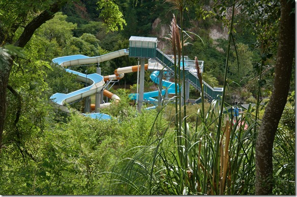 2051 für die Jungen sind hier gleich mehrere Rutschbahnen zur Verfügung