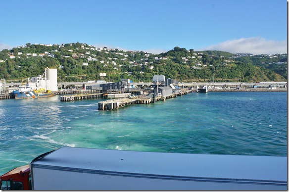 2187 nun geht es los über die kurze Seestrasse zur Südinsel