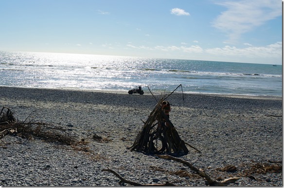 2236 nach der Reparatur gibt es einen Abendspaziergang auf der nahegelegenen Beach