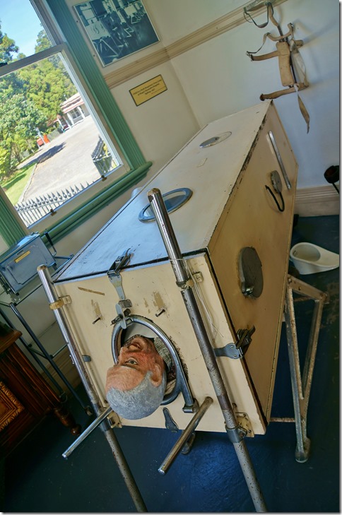 2304 dies ist die Eiserne Lunge = hoffentlich hat dieses Gerät immer Strom sonst wird der Kasten etaws eng