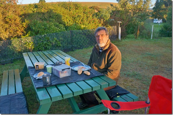 2403 wart3n auf die frischen Gipfeli und Brötli