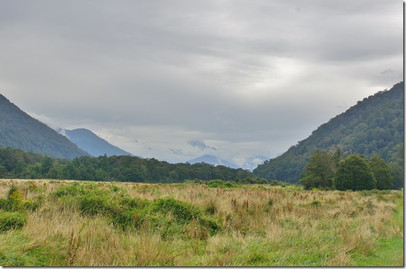 2458 bei solchem Wetter fliegen die die Sightseeing Helikopters trotzdem = mich nimmt wunder was die Leute da sehen